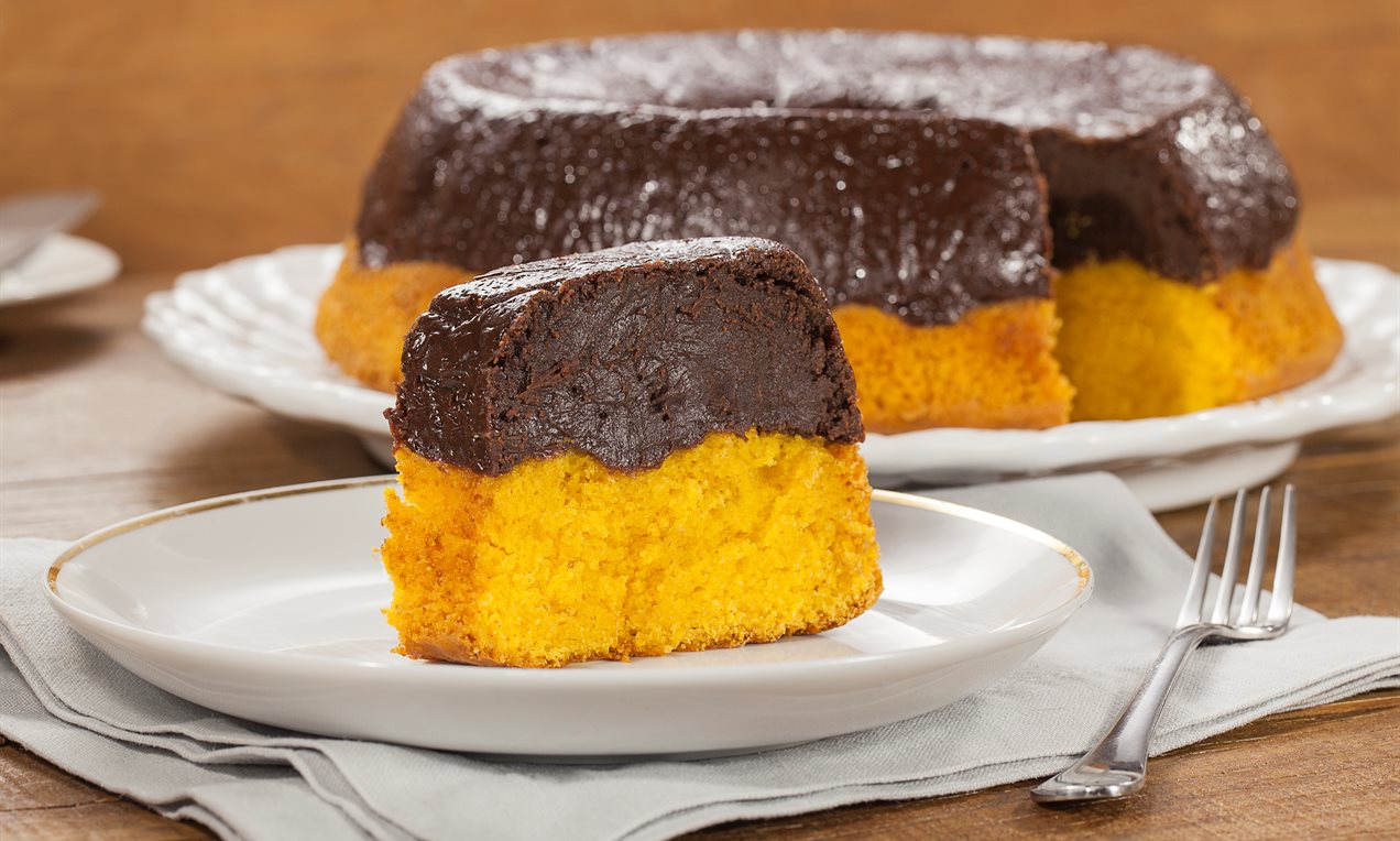 Bolo Invertido De Cenoura E Brigadeiro