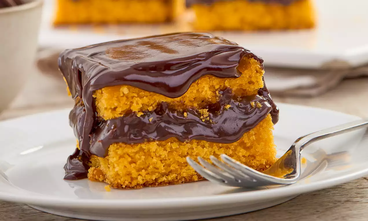 Bolo de Cenoura com Cobertura de Chocolate